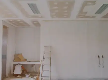 peintre dans le bâtiment Belval-1