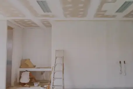 peintre dans le bâtiment Lessay-3
